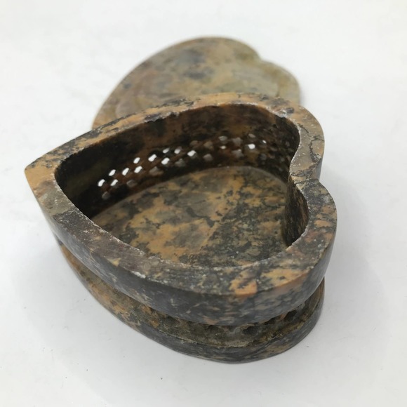 Vintage Carved Stone Heart Trinket Box Inlaid Floral Pattern "2 1/2"x 3" India - Picture 6 of 11